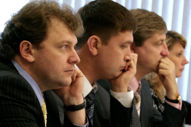 см